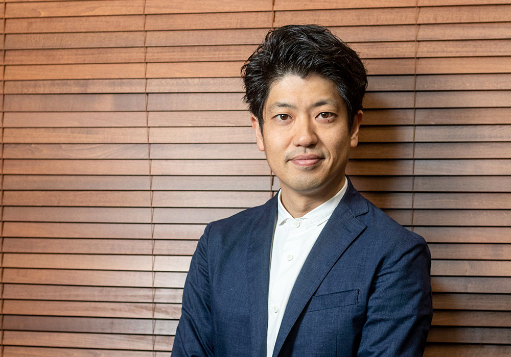 事業責任者の笑顔