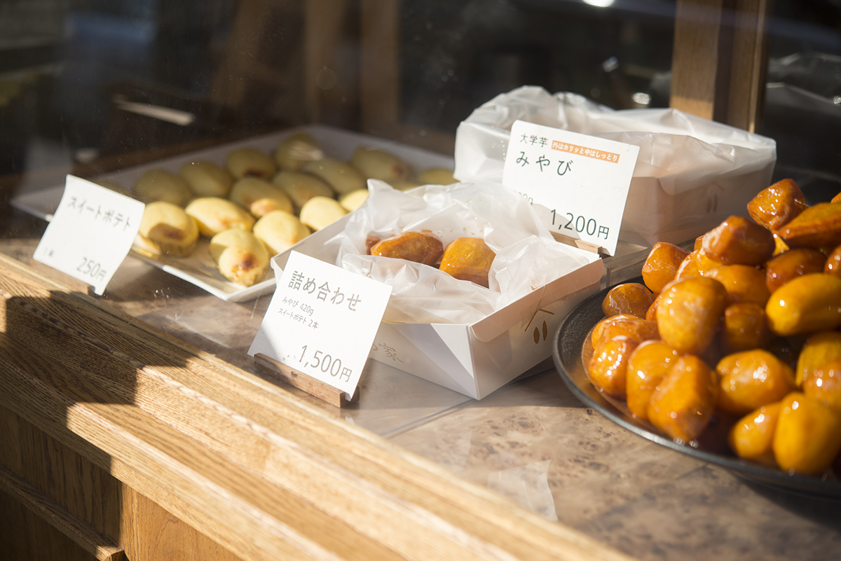 ショーケースの中の商品